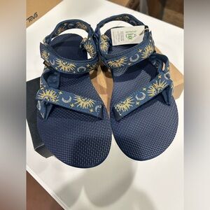 Teva Women's Size 9 Original Universal Sandals Sun and Moon Blue NWT